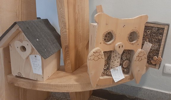 Vogelhäuschen und Insektenhotel aus Holz
